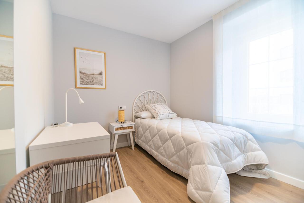 Villa Marta - Apartamentos Centricos Junto Al Mar กาสโตร-อูร์เดียเลส ภายนอก รูปภาพ