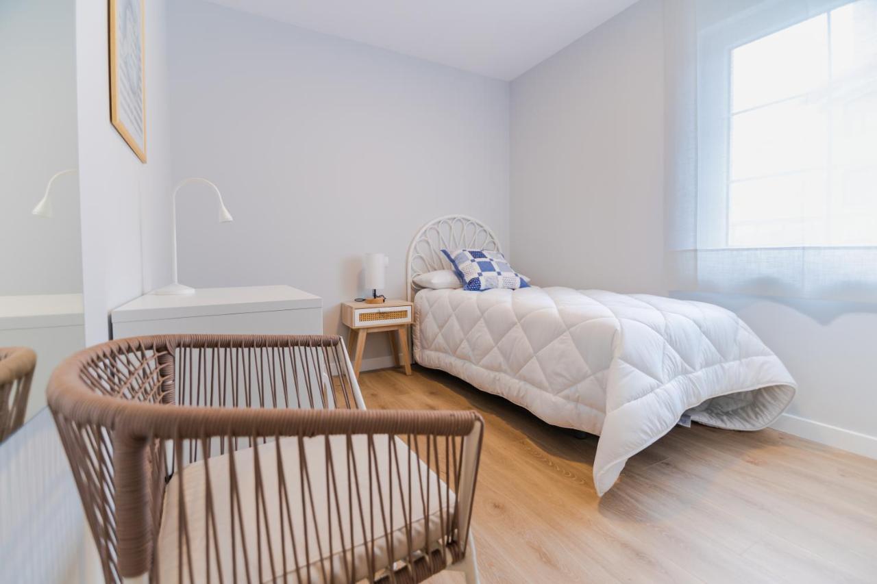 Villa Marta - Apartamentos Centricos Junto Al Mar กาสโตร-อูร์เดียเลส ภายนอก รูปภาพ