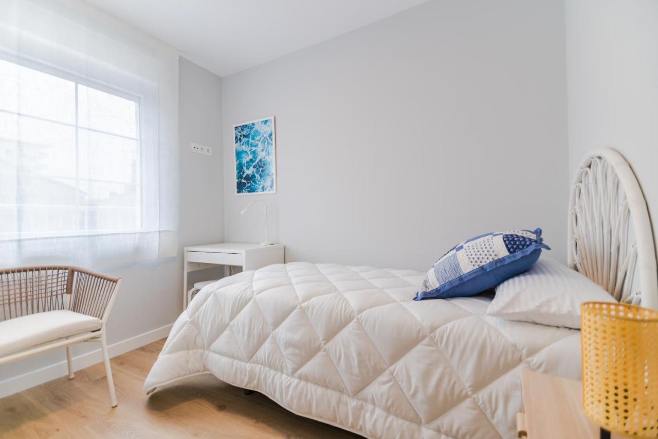 Villa Marta - Apartamentos Centricos Junto Al Mar กาสโตร-อูร์เดียเลส ภายนอก รูปภาพ