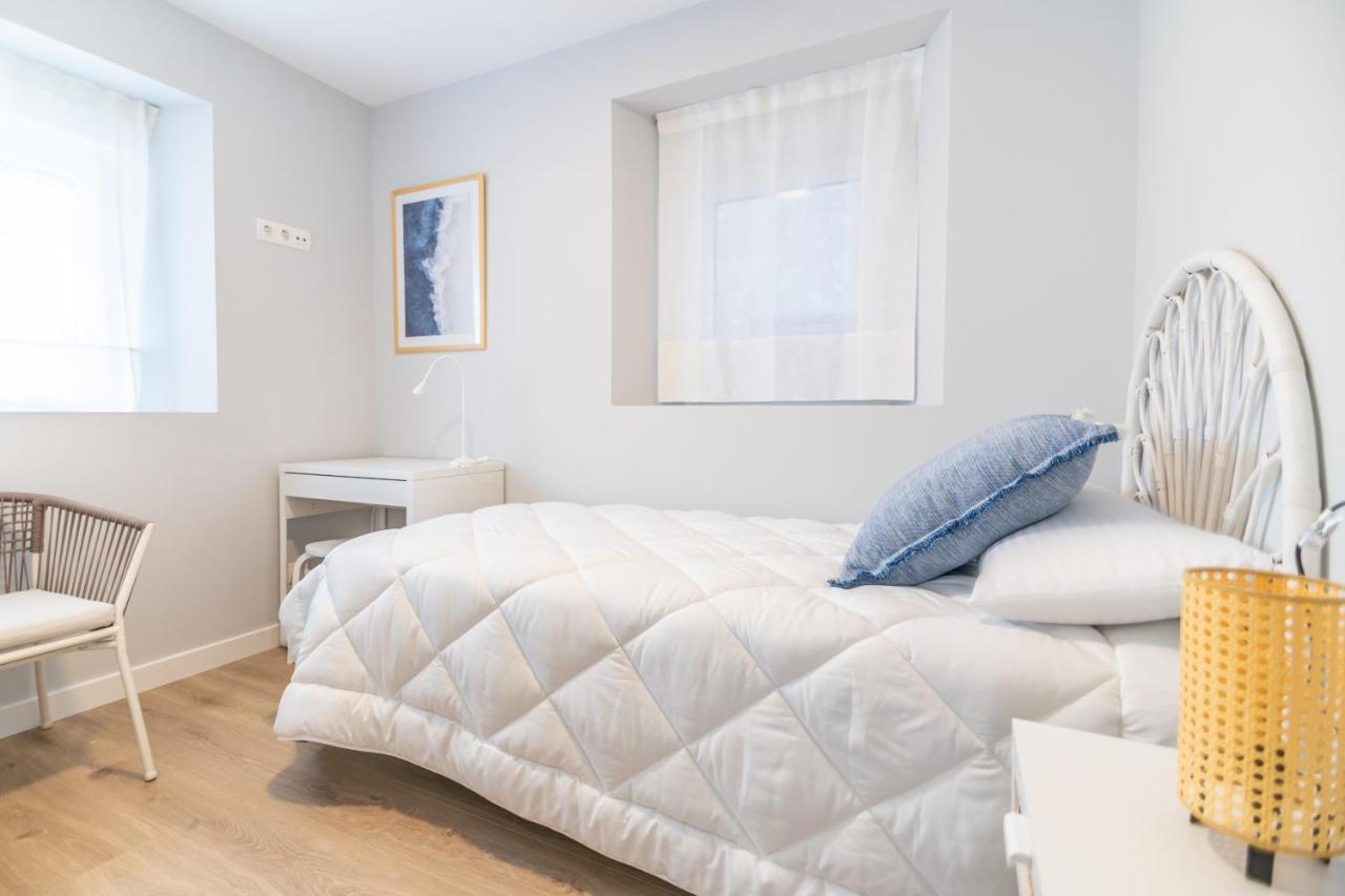 Villa Marta - Apartamentos Centricos Junto Al Mar กาสโตร-อูร์เดียเลส ภายนอก รูปภาพ