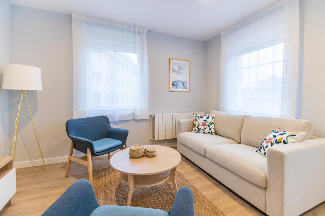Villa Marta - Apartamentos Centricos Junto Al Mar กาสโตร-อูร์เดียเลส ภายนอก รูปภาพ