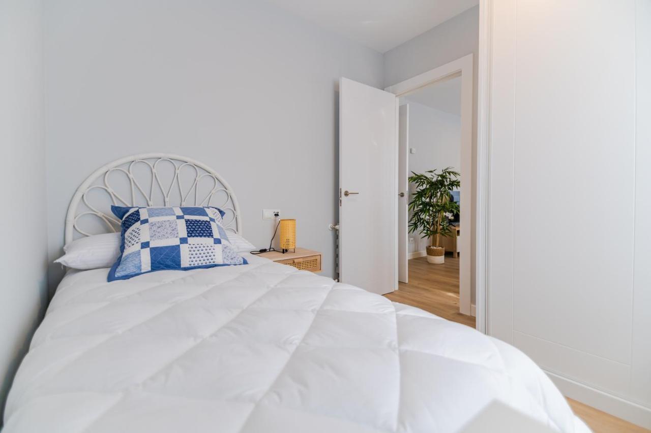 Villa Marta - Apartamentos Centricos Junto Al Mar กาสโตร-อูร์เดียเลส ภายนอก รูปภาพ