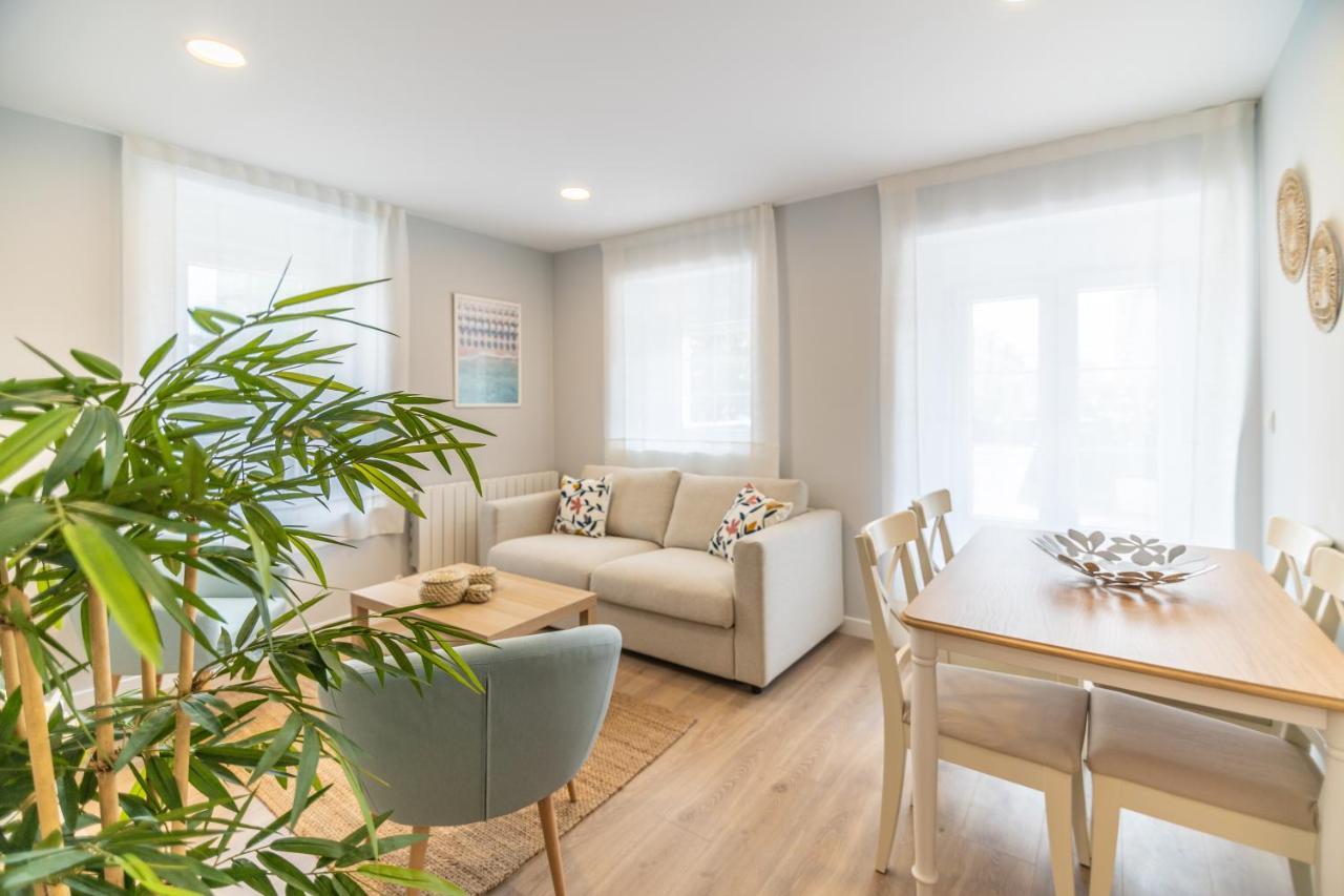 Villa Marta - Apartamentos Centricos Junto Al Mar กาสโตร-อูร์เดียเลส ภายนอก รูปภาพ