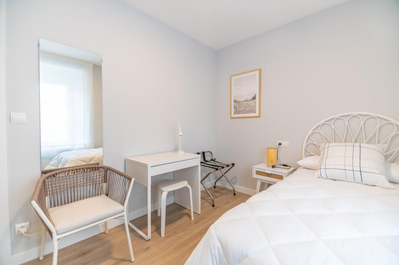 Villa Marta - Apartamentos Centricos Junto Al Mar กาสโตร-อูร์เดียเลส ภายนอก รูปภาพ